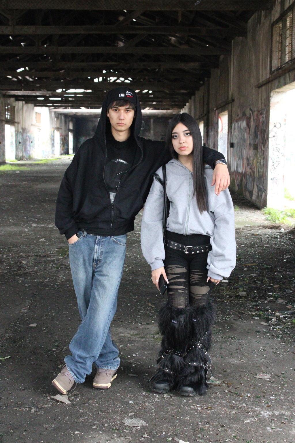HODDIE BOXYFIT ZIPPER NEGRO